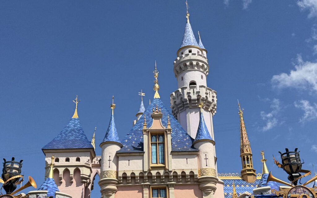 Dornröschenschloss im Disneyland Park zum 70. Jubiläum
