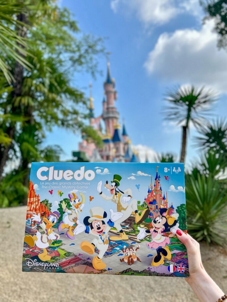 Cluedo Disneyland Paris Edition vor dem Dornröschenschloss